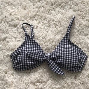 Tie bikini with black and white design